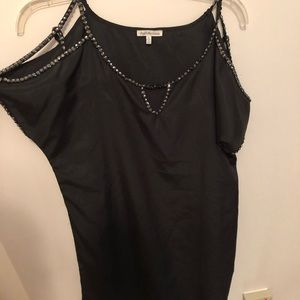 Black dress, off shoulder sleeves